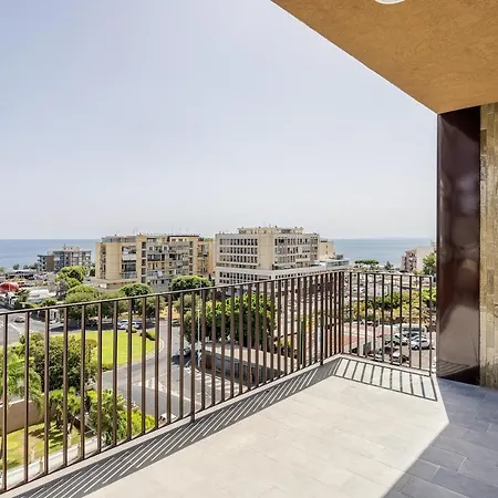 Top-floor Sea View With Pool Access