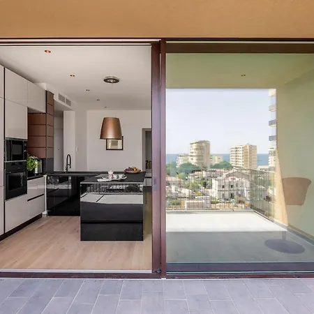 Top-floor Sea View With Pool Access
